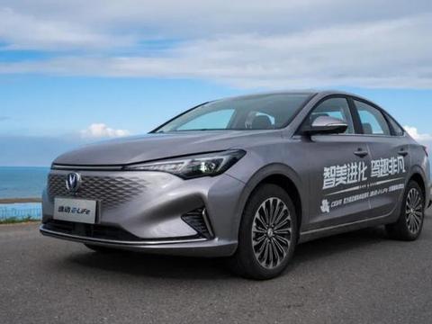 荣威R ER6、几何C等将于8月上市，自主纯电动车集体走高端化路线