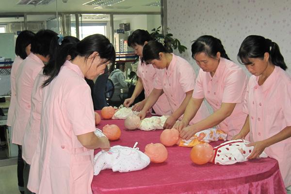 张家口请母婴护理师、月嫂或育儿嫂需注意以下几点，从业者亲述！