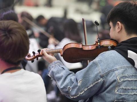 高考状元的世界里不只有“学习”，我们的育儿方式，还需与时俱进