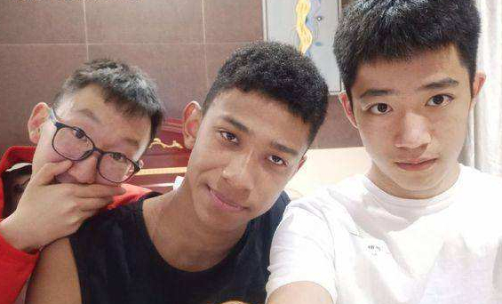 正文 阿代琇·殷·卡是真的热爱排球,他觉得排球是能够