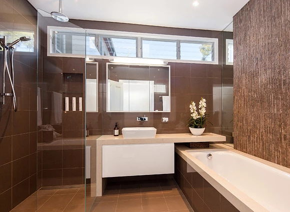 浴缸延长30公分台面,和淋浴房做成连体式,省空间功能更全面!