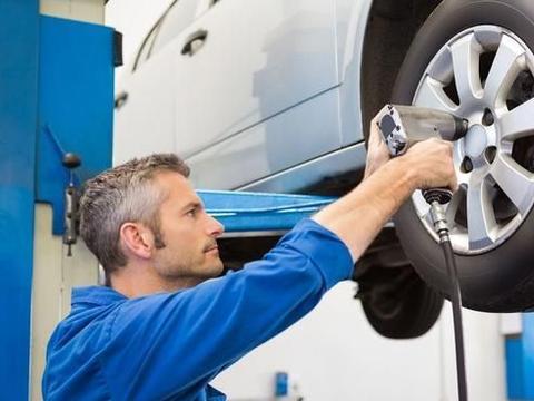 保养车时只换机油，以下4个零件不换，就是在做“无用功”