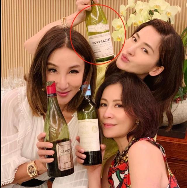 喝掉一套房!刘嘉玲与友人相聚品天价酒,王思聪曾晒过同款 喝掉一套房!刘嘉玲与友人相聚品天价酒,王思聪曾晒过同款