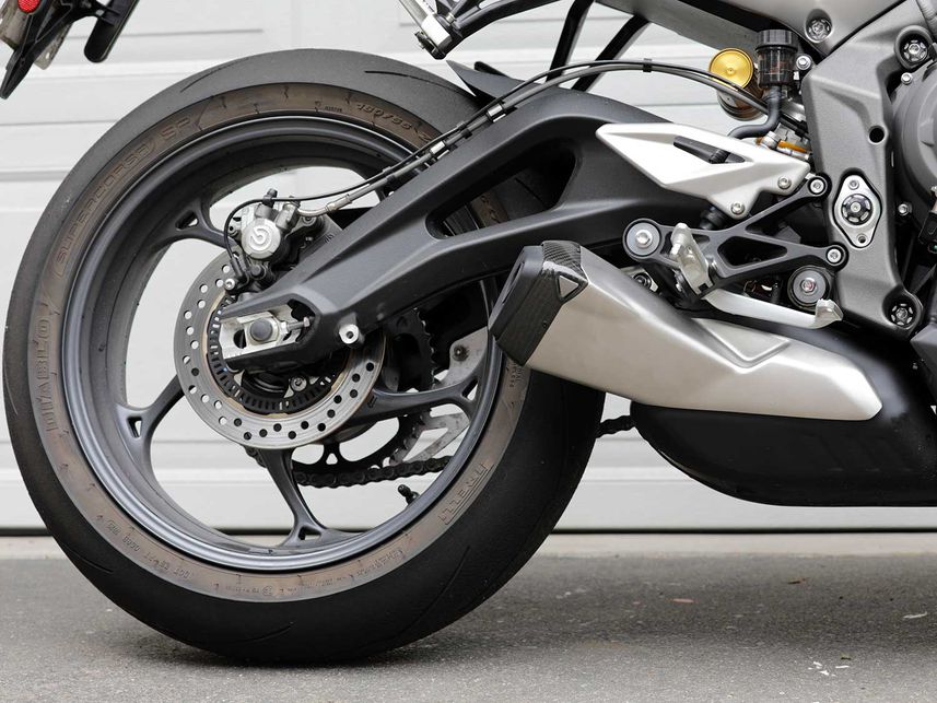 MOTO2赛车技术加身 凯旋Street Triple RS新车实拍