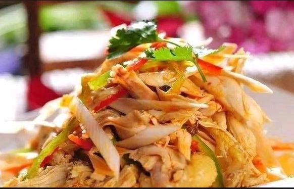 夏日凉拌菜推荐-凉拌手撕鸡腿,鸡肉香辣爽口不油腻,下饭解馋