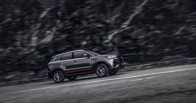 品牌、动力、价格区间都相同,选轿车还是SUV?关键在于车型级别