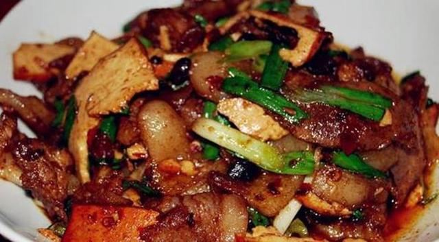 美食分享:红油猪耳朵,家常葱爆牛肉丝,豆干回锅肉的简单做法