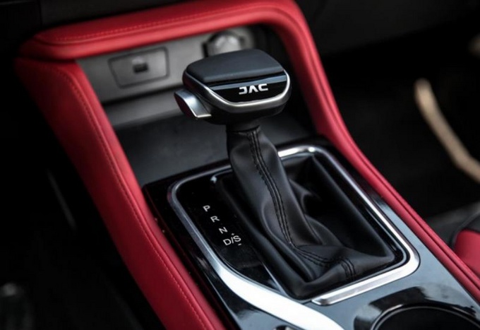 10万块超值小型SUV 江淮嘉悦X4比名爵ZS到底好在哪?