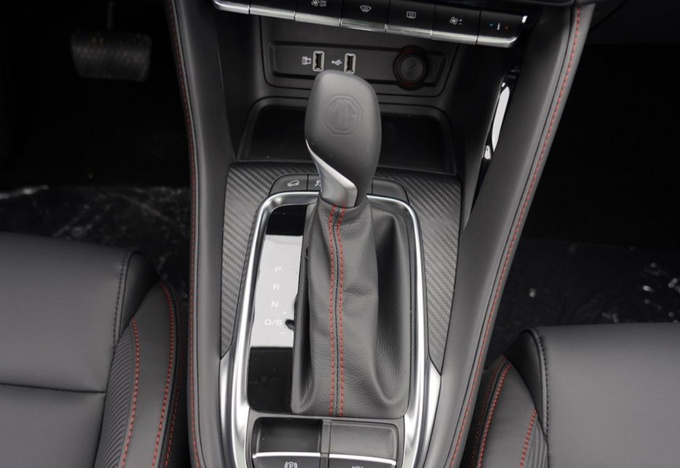 10万块超值小型SUV 江淮嘉悦X4比名爵ZS到底好在哪?