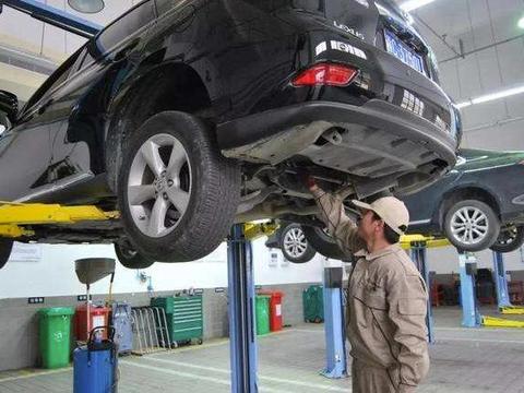 汽车做保养时，你一般是待在车主休息室，还是到现场监督？