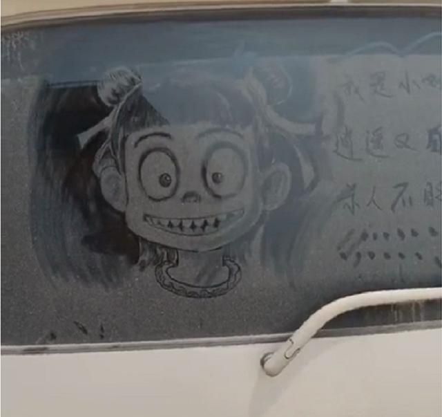 面包车把“包浆”停在路边,男孩给娜扎刷了漆,车主不愿洗车