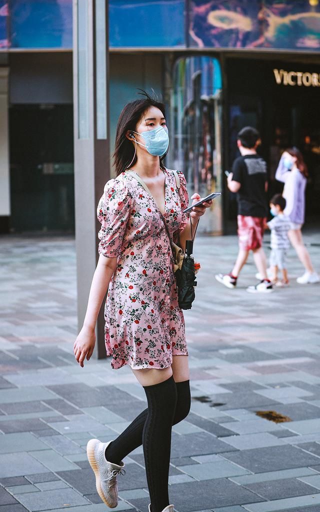 街拍:普通人与时尚达人之间的区别,就是对时尚的关注度不够
