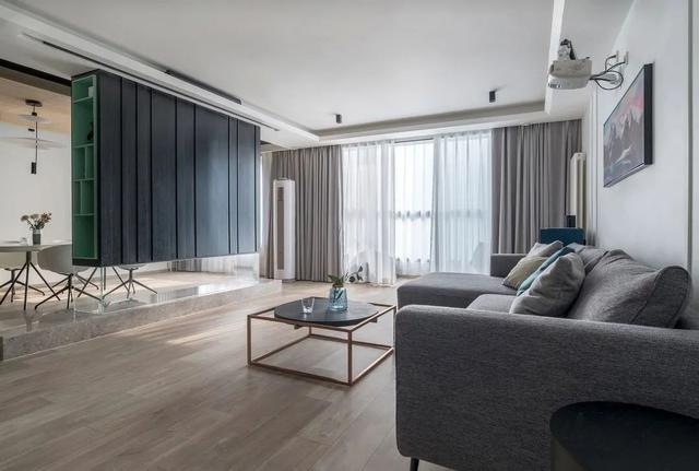 北京夫妻晒出150㎡二手房,毫无豪华感,一进屋却被吸引,太高级