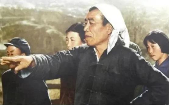 陈永贵葬礼:仅一人专门来送葬,三鞠躬后转一圈流下泪水匆匆离去
