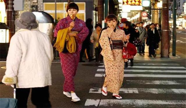 日本网友提问:六万日元能在中国玩一个月吗?