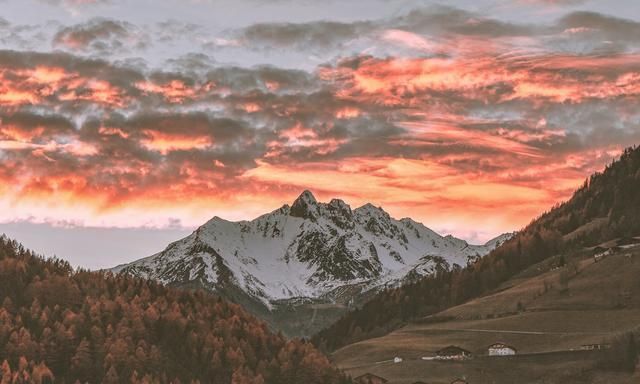 宋代诗人很豪放的一首词,句句豪横的不得了,最后9字却转为心酸