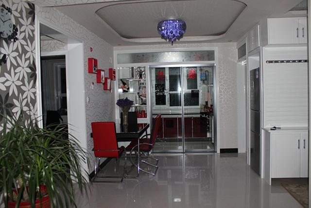 花11万装修110平婚房,妈妈还专门绣十字绣,喜庆又温馨