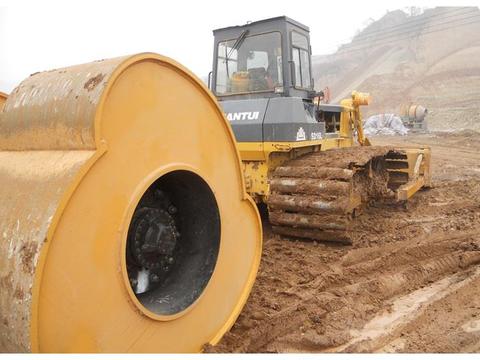 冲击压路机需要保养吗？梅花碾压路机冲击碾压施工怎样提高效率？