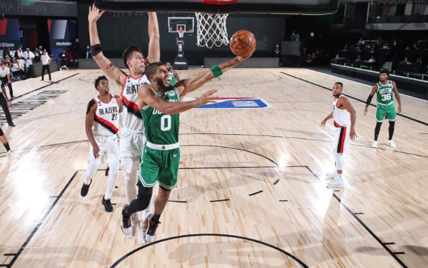NBA东西部排名!雄鹿赛季第13败,马刺升第9,独行侠确定季后赛