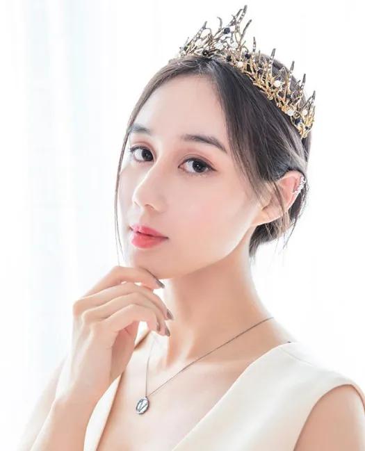 赌王最宠幼女何超欣,麻省理工学霸,巴黎名媛舞会c位,四房之星