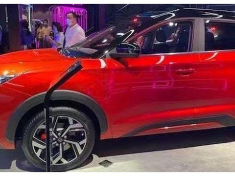 成都车展：江淮嘉悦X8亮相，预计三季度上市，配置电子手刹