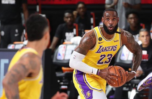 NBA东西部排名!雄鹿赛季第13败,马刺升第9,独行侠确定季后赛