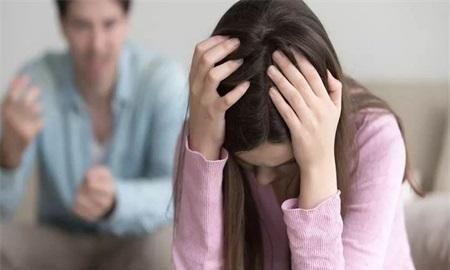 丈夫让妻子卖陪嫁房换二套房,并拿十万嫁妆装修,妻子:房没我名