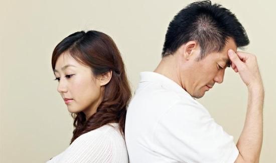 丈夫让妻子卖陪嫁房换二套房,并拿十万嫁妆装修,妻子:房没我名