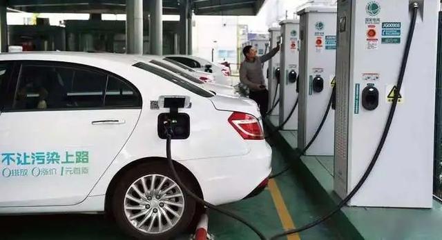 恒大亮相6款新车;汉DM加推新车型;宝骏E系列推305km续航