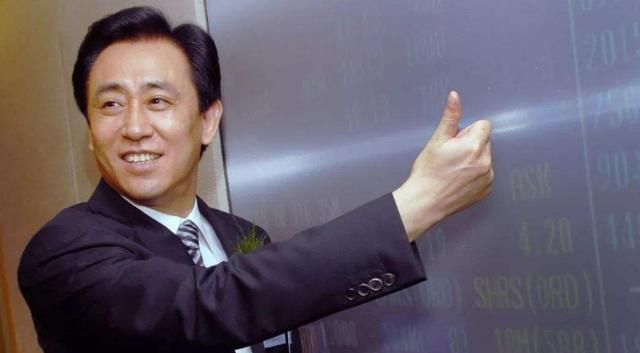 许家印背后的女人不寻常!身价超200亿,却默默无闻30多年