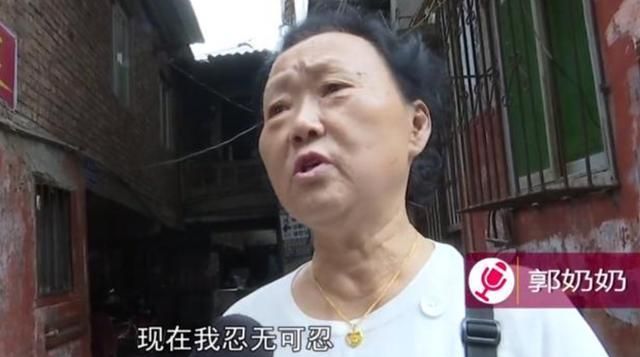 楼上漏水不肯修,楼下大妈“一招”吓跑租客,房东:她要赔我钱