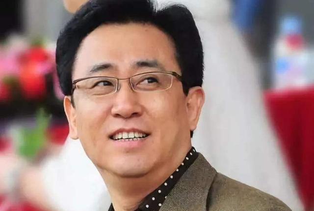 许家印背后的女人不寻常!身价超200亿,却默默无闻30多年