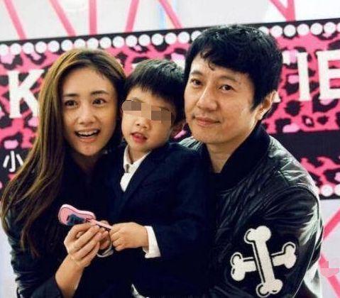 被郑钧宠成任性小公主，刘芸自揭两人至今如恋爱，相差15岁无隔阂