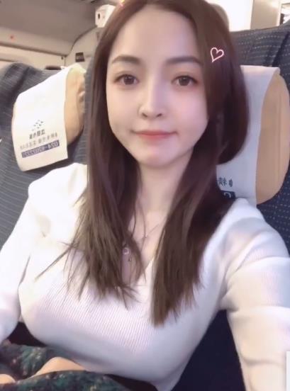 台球界最美女神王钟瑶,肤白貌美个性十足,27岁却为发际线发愁