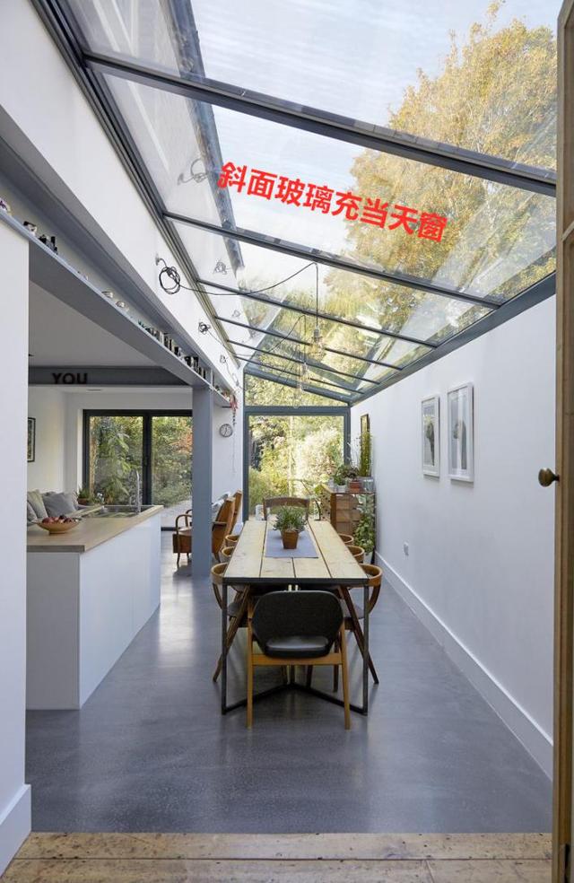 还是我机灵,外墙砸掉延伸1.5米连着院墙,搭上玻璃顶多间阳光房