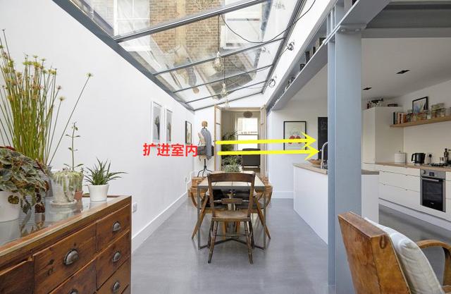 还是我机灵,外墙砸掉延伸1.5米连着院墙,搭上玻璃顶多间阳光房