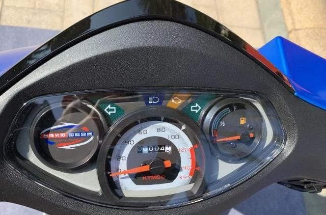 光阳又一实力派!8马力125cc,车重106kg+仪表盘,仅7600起