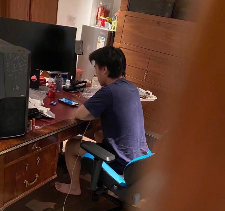 豪门生活大不同!何猷君奚梦瑶先后开工,何超盈依然享受名媛生活