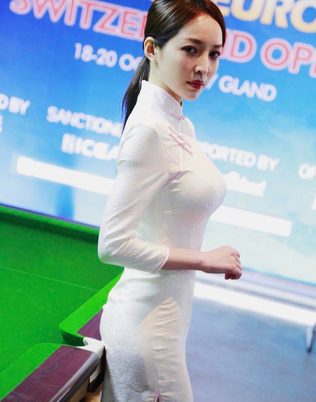 台球界最美女神王钟瑶,肤白貌美个性十足,27岁却为发际线发愁