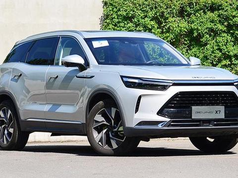 北汽全新“奠基SUV”,车长4米7内饰三联屏，北京X7品控大幅提升