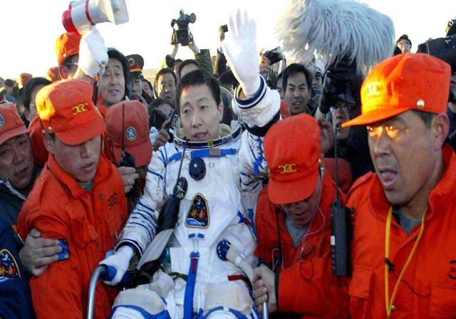 祖国航天第一人杨利伟濒死26秒背后是常人难以忍耐的艰苦