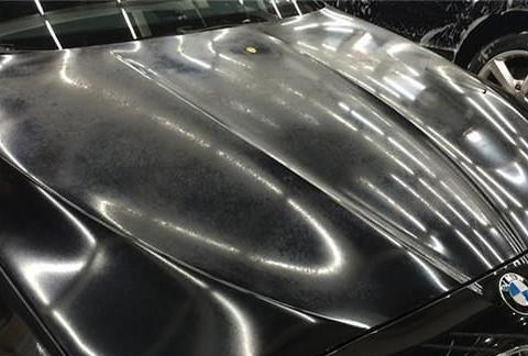 如何撕碎无形的车衣？不要用焦油清洁剂，他会伤到油漆的