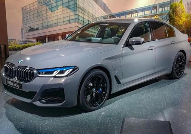 宝马545e实拍图曝光 最大功率达394马力