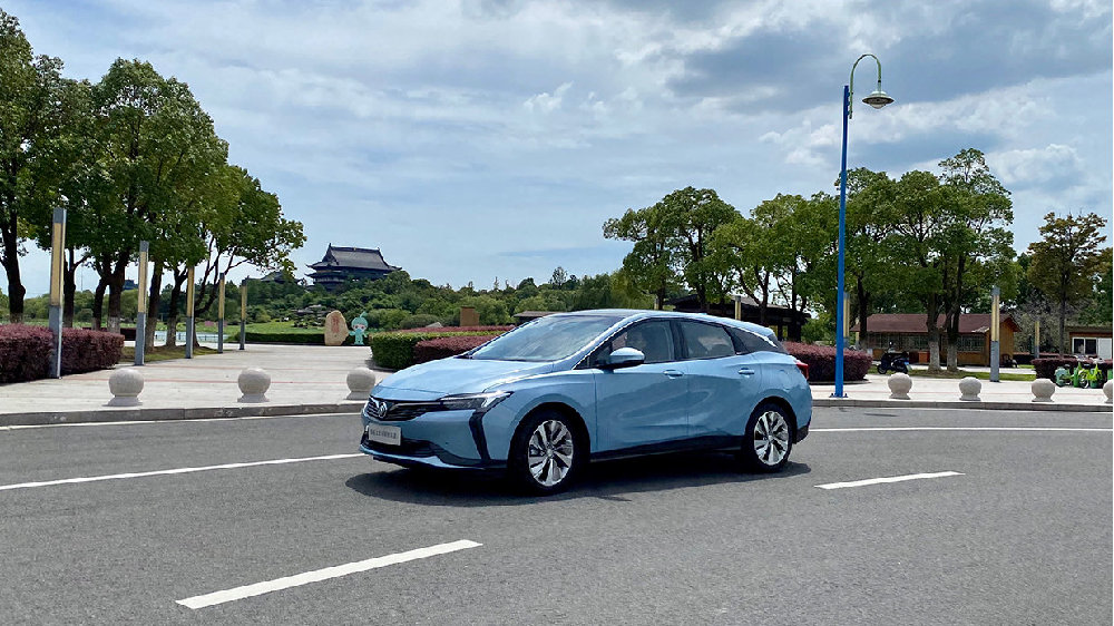 不到16万就可以买到一台合资插混，别克微蓝6 PHEV没开玩笑