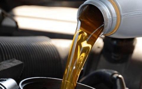 5000公里换一次机油靠谱吗？专家说了实话，很多车主都做错了