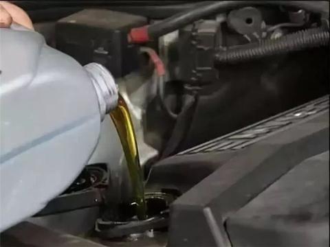 5000公里要换机油？老司机：4S店张嘴“扯淡”，忽忽悠悠就掏钱