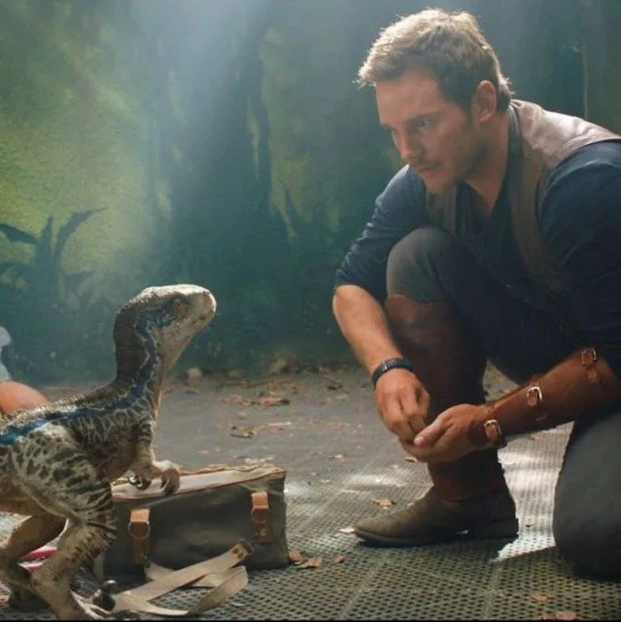 《侏罗纪世界3》导演暗示：故事将重返索纳岛，探索恐龙培育基地起源