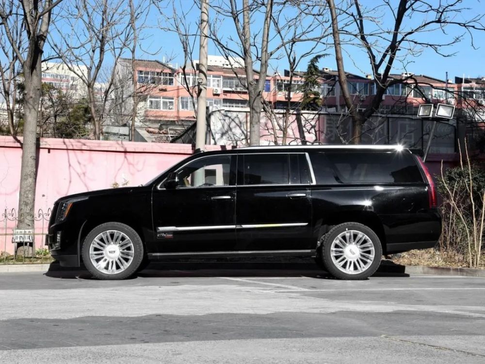 74岁史泰龙低价甩卖百万加长私人座驾,内饰极致奢华堪比皇宫!