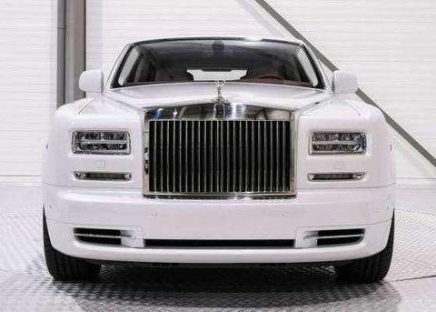 号称“未来版”的劳斯莱斯，打开车门后，才是高调的开始