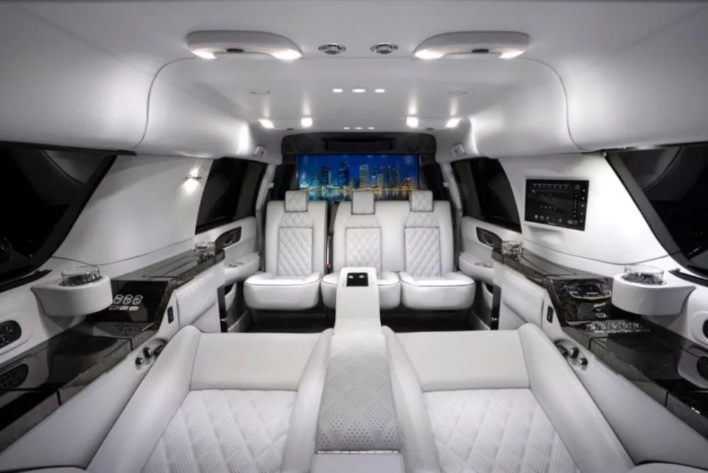 74岁史泰龙低价甩卖百万加长私人座驾,内饰极致奢华堪比皇宫!